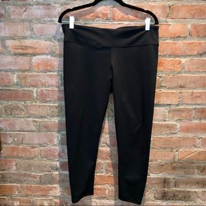 Fabletics Midrise Black Capri